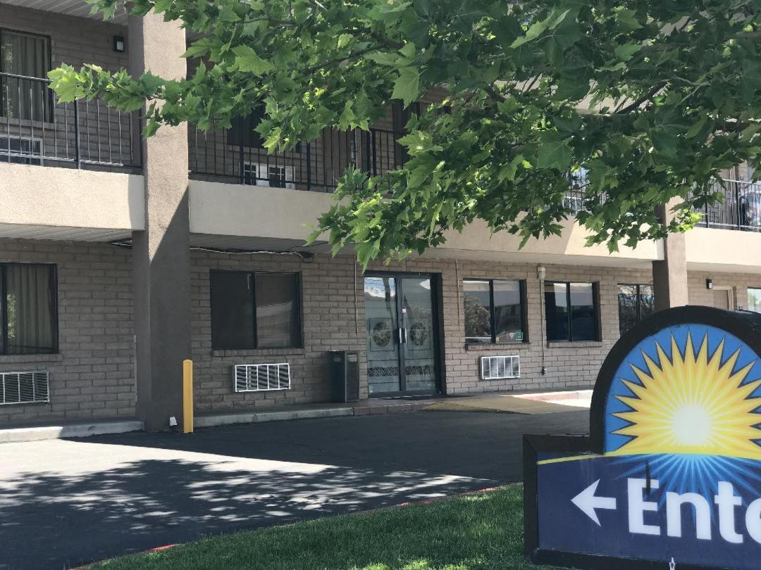 Days Inn By Wyndham Albuquerque West Dış mekan fotoğraf